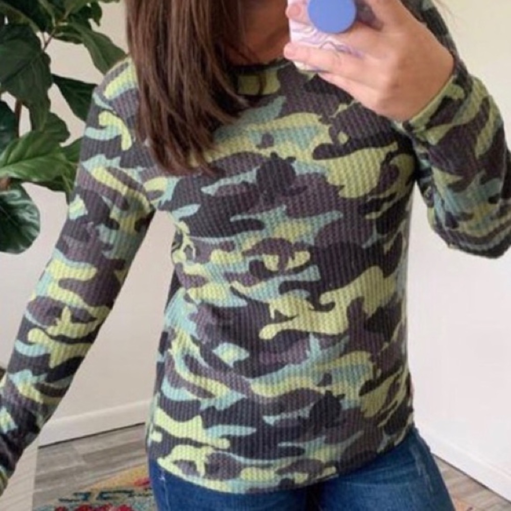 Simply Southern Waffle Knit Top Women’s Size S Camo Camouflage Print Crew Neck